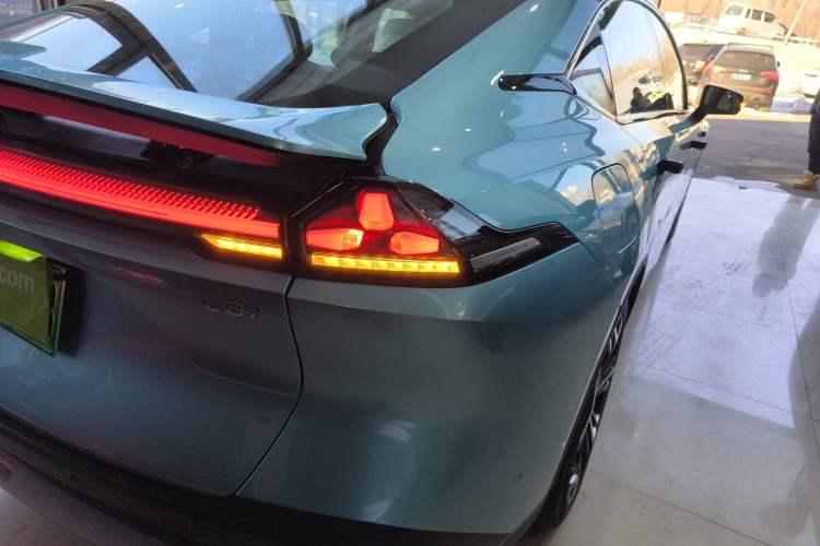 Used Deepal L07 2024 230Max Qiankun Intelligent Driving ADS SE Range-Extended Version Right Rear Taillight