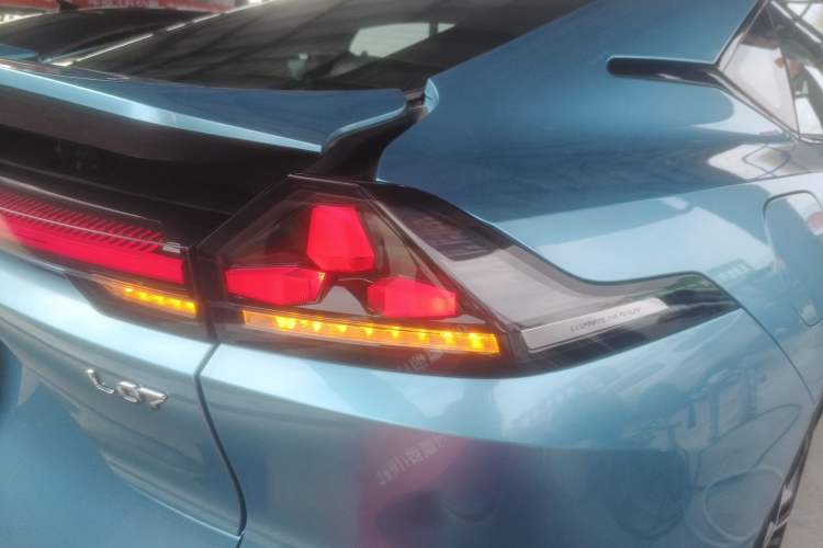 Used Deepal L07 2024 230Max Qiankun Intelligent Driving ADS SE Range-Extended Version Right Rear Taillight