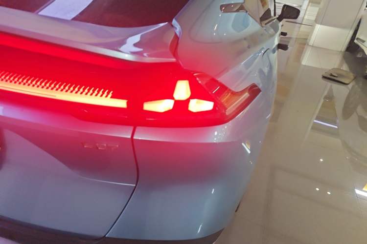Used Deepal L07 2024 230Max Qiankun Intelligent Driving ADS SE Range-Extended Version Right Rear Taillight