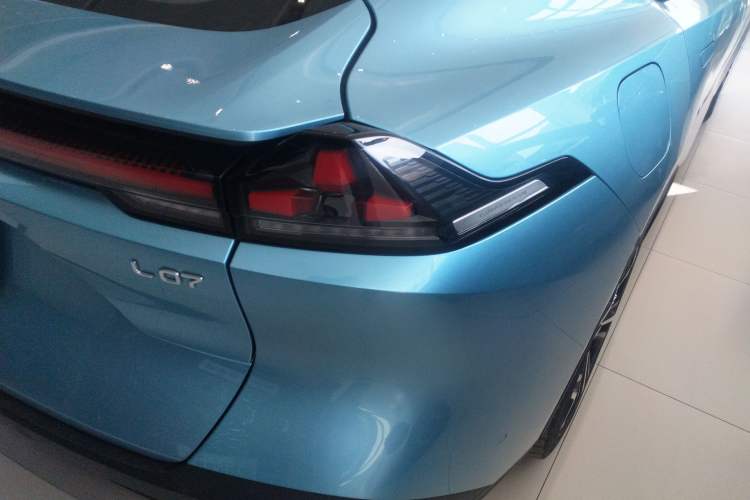 Used Deepal L07 2024 230Max Qiankun Intelligent Driving ADS SE Range-Extended Version Right Rear Taillight