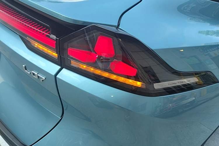 Used Deepal L07 2024 230Max Qiankun Intelligent Driving ADS SE Range-Extended Version Right Rear Taillight