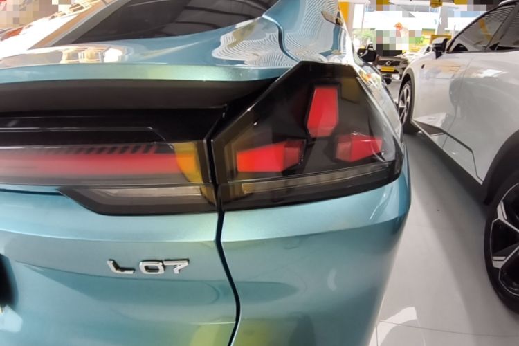 Used Deepal L07 2024 230Max Qiankun Intelligent Driving ADS SE Range-Extended Version Right Rear Taillight