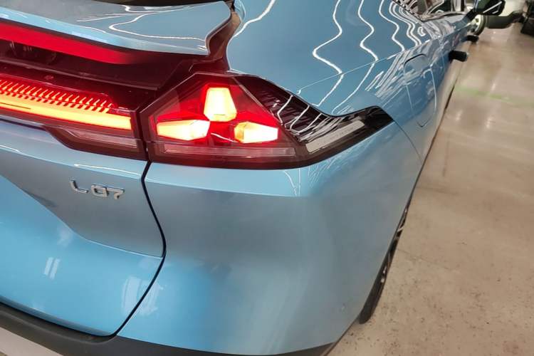 Used Deepal L07 2024 230Max Qiankun Intelligent Driving ADS SE Range-Extended Version Right Rear Taillight