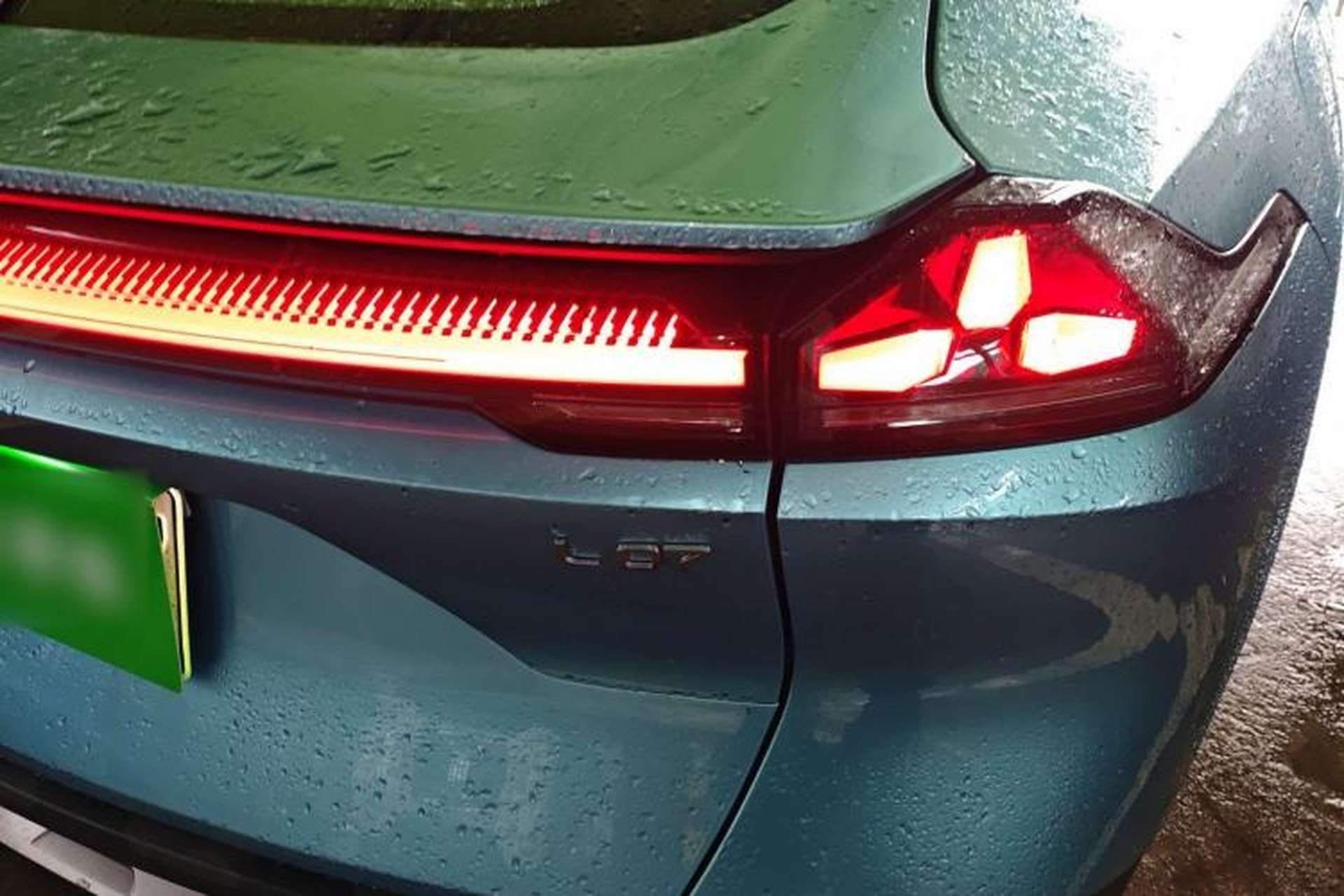 Used Deepal L07 2024 300Max Qiankun Intelligent Driving ADS SE Range-Extended Version Right Rear Taillight