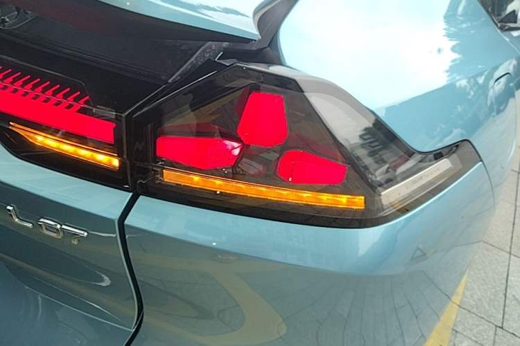 Used Deepal L07 2024 230Max Qiankun Intelligent Driving ADS SE Range-Extended Version Right Rear Taillight