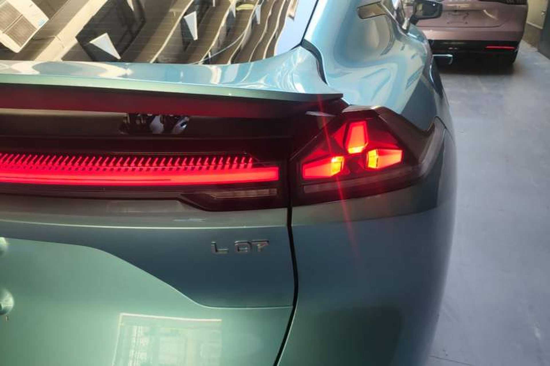 Used Deepal L07 2024 230Max Qiankun Intelligent Driving ADS SE Range-Extended Version Right Rear Taillight