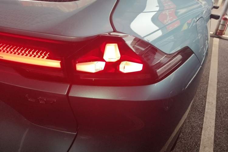 Used Deepal L07 2024 230Max Qiankun Intelligent Driving ADS SE Range-Extended Version Right Rear Taillight