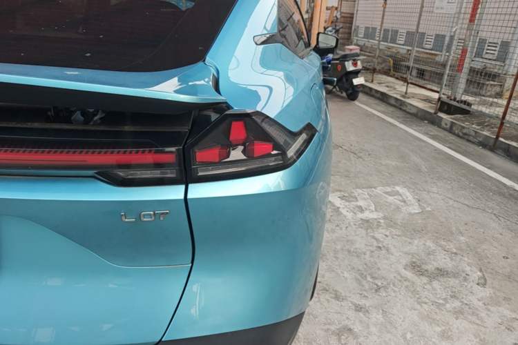 Used Deepal L07 2024 230Max Qiankun Intelligent Driving ADS SE Range-Extended Version Right Rear Taillight