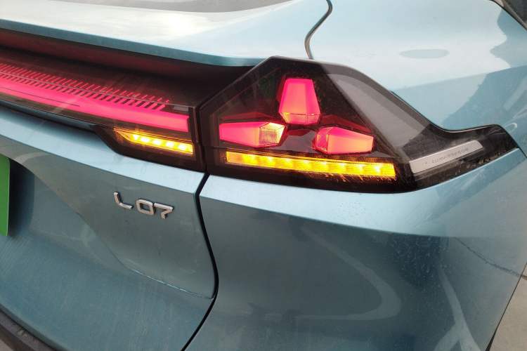 Used Deepal L07 2024 230Max Qiankun Intelligent Driving ADS SE Range-Extended Version Right Rear Taillight
