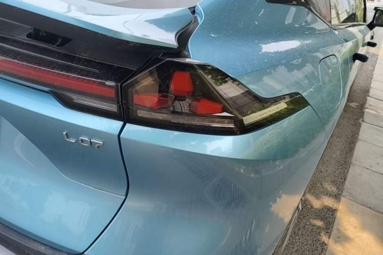 Used Deepal L07 2024 230Max Qiankun Intelligent Driving ADS SE Range-Extended Version Right Rear Taillight