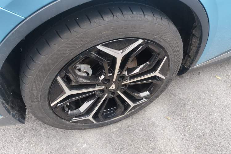 Used Deepal L07 2024 230Max Qiankun Intelligent Driving ADS SE Range-Extended Version Right Rear Wheel Hub
