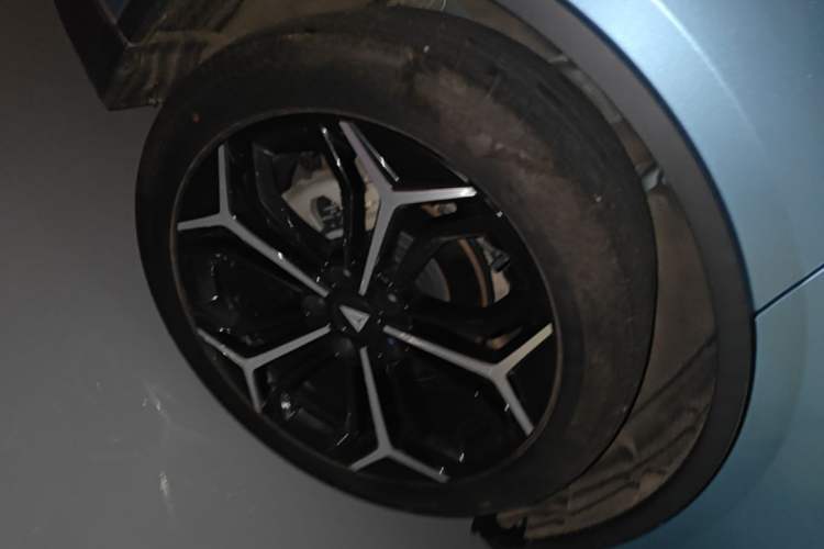 Used Deepal L07 2024 230Max Qiankun Intelligent Driving ADS SE Range-Extended Version Right Rear Wheel Hub