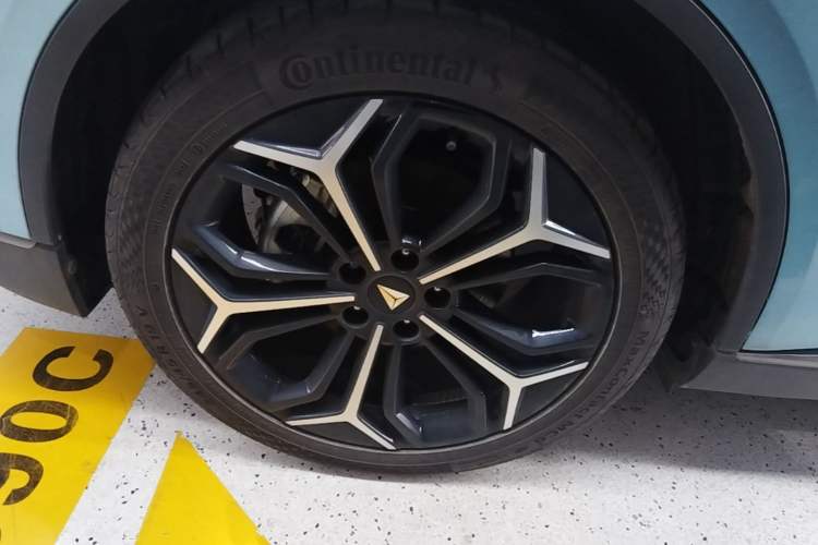 Used Deepal L07 2024 230Max Qiankun Intelligent Driving ADS SE Range-Extended Version Right Rear Wheel Hub