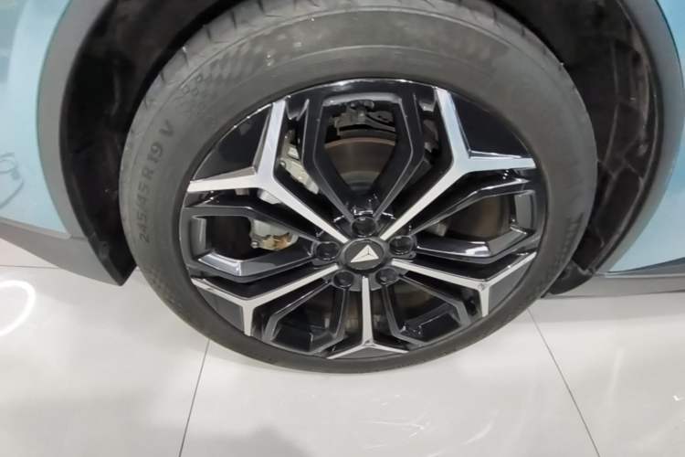 Used Deepal L07 2024 230Max Qiankun Intelligent Driving ADS SE Range-Extended Version Right Rear Wheel Hub