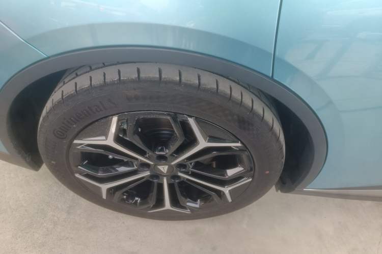 Used Deepal L07 2024 230Max Qiankun Intelligent Driving ADS SE Range-Extended Version Right Rear Wheel Hub