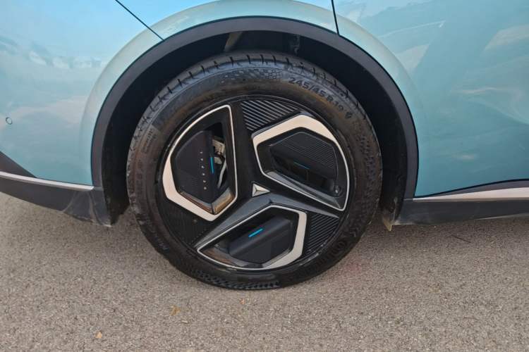 Used Deepal L07 2024 530 Max Qiankun Intelligent Driving ADS SE Pure Electric Version Right Rear Wheel Hub