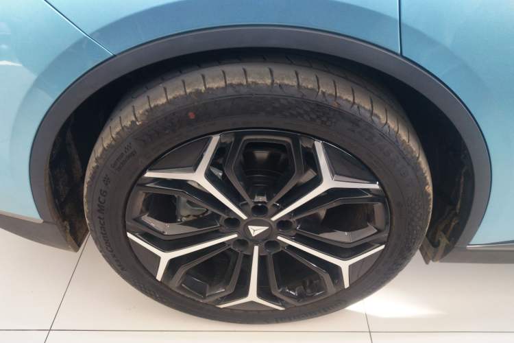 Used Deepal L07 2024 230Max Qiankun Intelligent Driving ADS SE Range-Extended Version Right Rear Wheel Hub