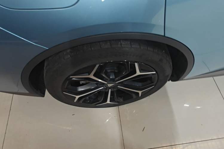Used Deepal L07 2024 230Max Qiankun Intelligent Driving ADS SE Range-Extended Version Right Rear Wheel Hub