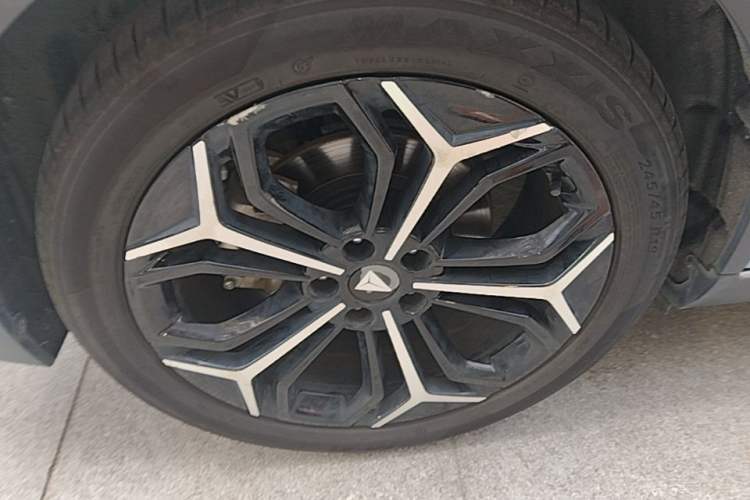 Used Deepal L07 2024 230Max Qiankun Intelligent Driving ADS SE Range-Extended Version Right Rear Wheel Hub
