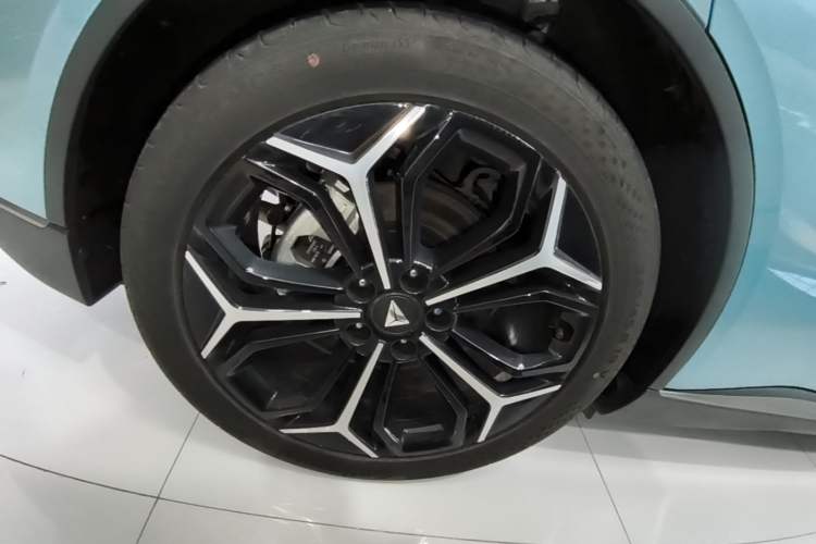 Used Deepal L07 2024 230Max Qiankun Intelligent Driving ADS SE Range-Extended Version Right Rear Wheel Hub