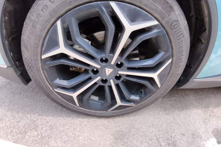 Used Deepal L07 2024 230Max Qiankun Intelligent Driving ADS SE Range-Extended Version Right Rear Wheel Hub