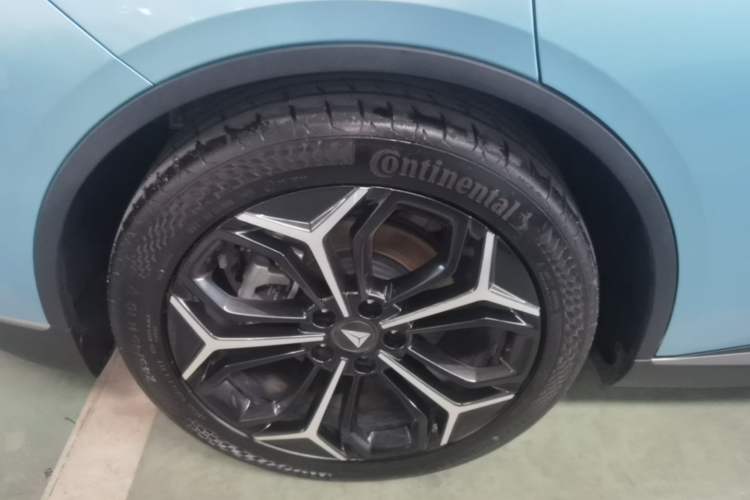 Used Deepal L07 2024 230Max Qiankun Intelligent Driving ADS SE Range-Extended Version Right Rear Wheel Hub