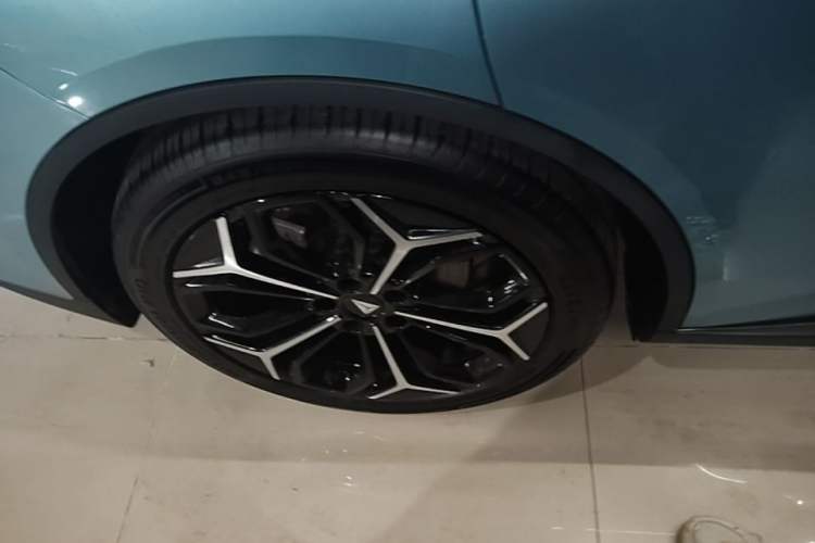 Used Deepal L07 2024 230Max Qiankun Intelligent Driving ADS SE Range-Extended Version Right Rear Wheel Hub