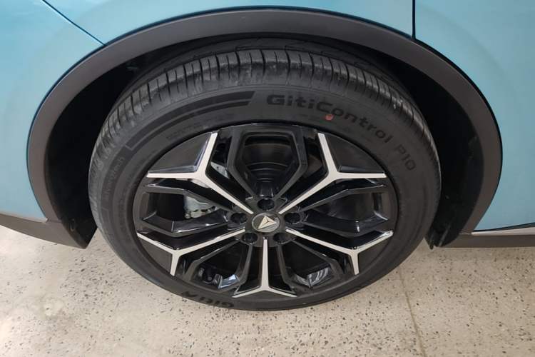 Used Deepal L07 2024 230Max Qiankun Intelligent Driving ADS SE Range-Extended Version Right Rear Wheel Hub