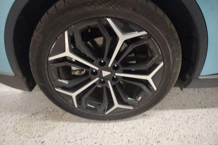 Used Deepal L07 2024 230Max Qiankun Intelligent Driving ADS SE Range-Extended Version Right Rear Wheel Hub