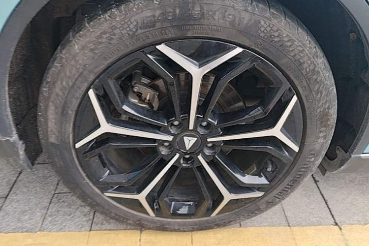 Used Deepal L07 2024 230Max Qiankun Intelligent Driving ADS SE Range-Extended Version Right Rear Wheel Hub