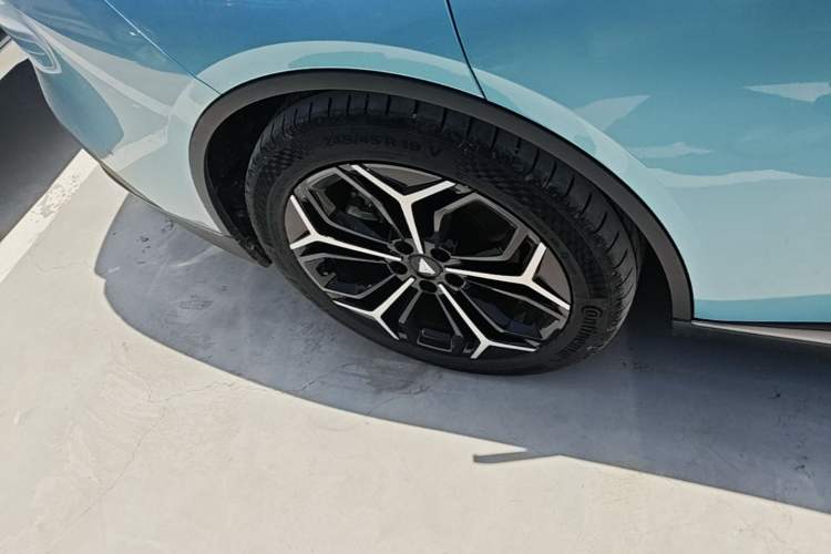 Used Deepal L07 2024 230Max Qiankun Intelligent Driving ADS SE Range-Extended Version Right Rear Wheel Hub