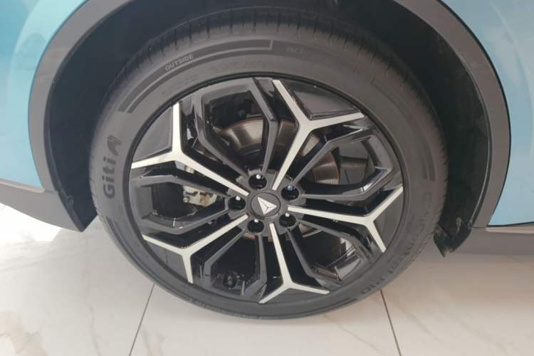 Used Deepal L07 2024 230Max Range-Extended Version Right Rear Wheel Hub