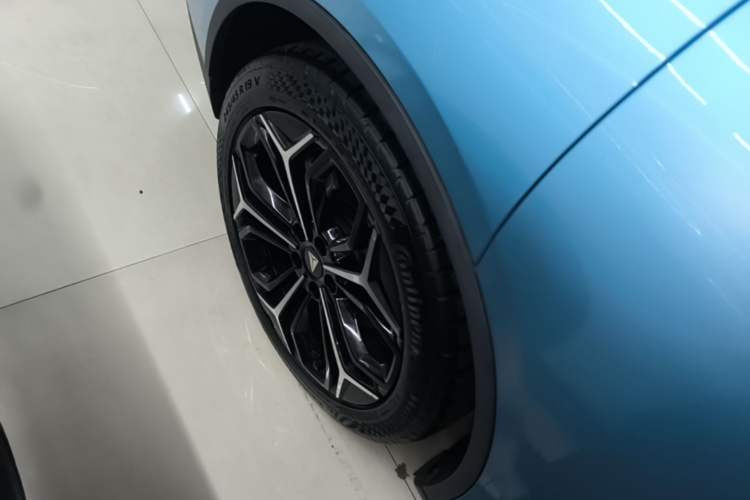 Used Deepal L07 2024 230Max Qiankun Intelligent Driving ADS SE Range-Extended Version Right Rear Wheel Hub