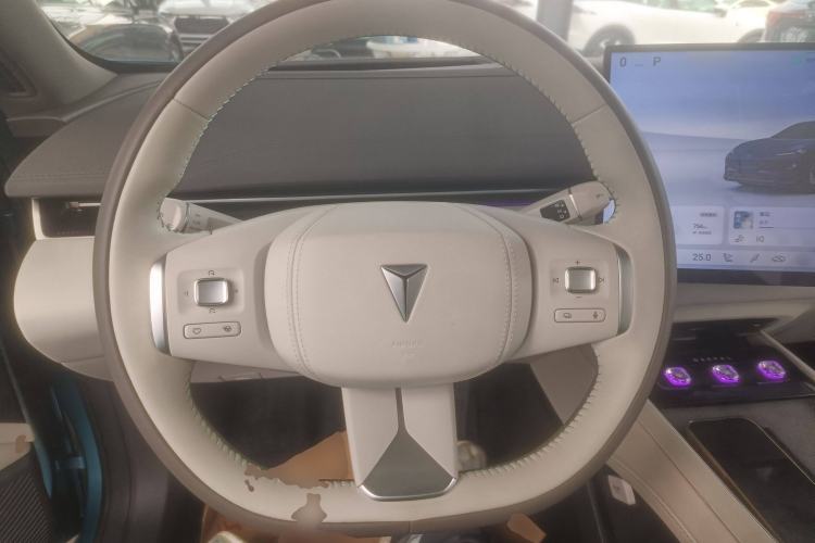 Used Deepal L07 2024 230Max Qiankun Intelligent Driving ADS SE Range-Extended Version Steering Wheel