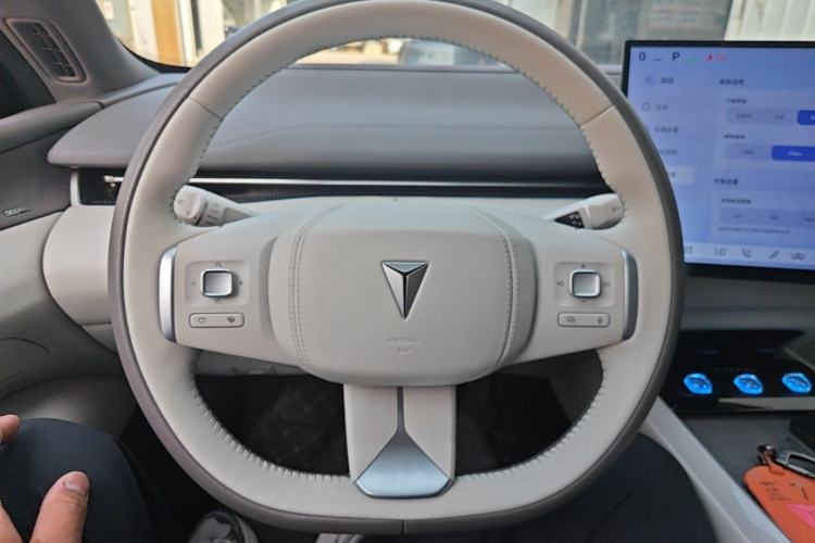 Used Deepal L07 2024 530 Max Qiankun Intelligent Driving ADS SE Pure Electric Version Steering Wheel
