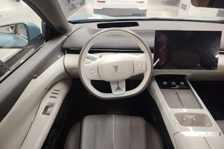 Used Deepal L07 2024 230Max Qiankun Intelligent Driving ADS SE Range-Extended Version Steering Wheel