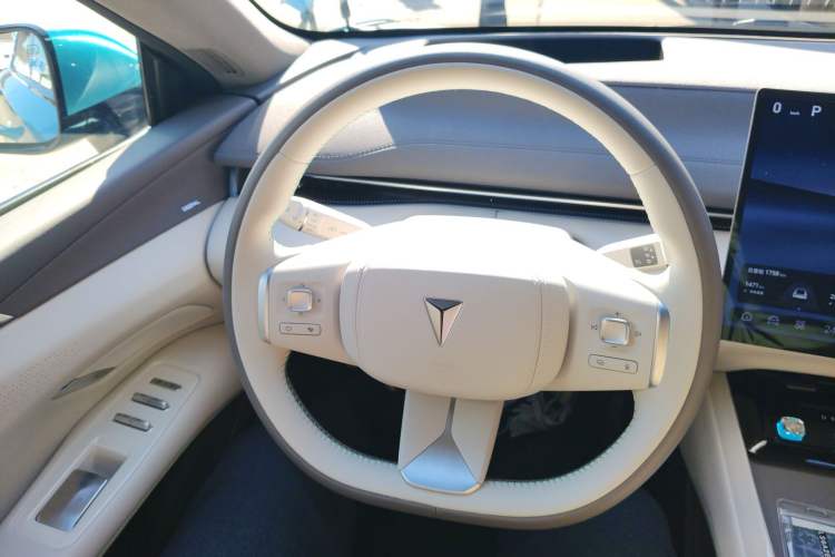 Used Deepal L07 2024 300Max Qiankun Intelligent Driving ADS SE Range-Extended Version Steering Wheel