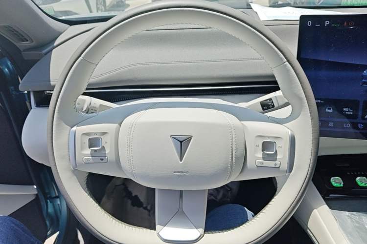 Used Deepal L07 2024 230Max Qiankun Intelligent Driving ADS SE Range-Extended Version Steering Wheel