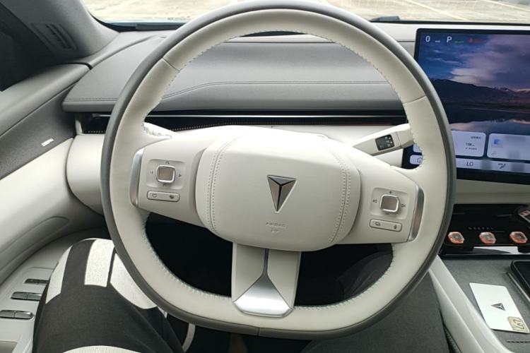 Used Deepal L07 2024 230Max Qiankun Intelligent Driving ADS SE Range-Extended Version Steering Wheel
