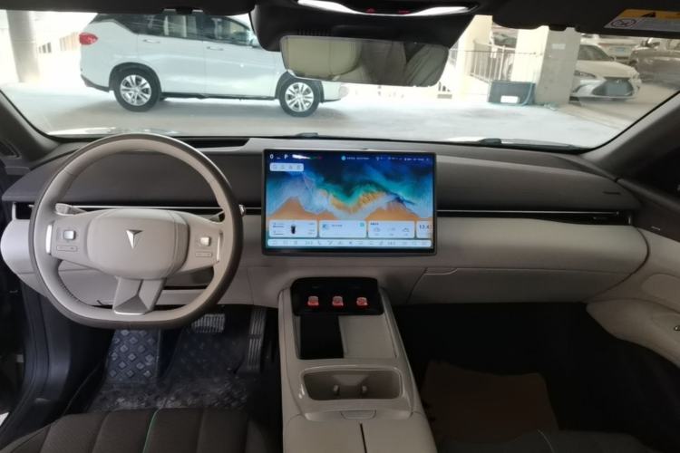 Used Deepal L07 2024 230Max Range-Extended Version Center Console