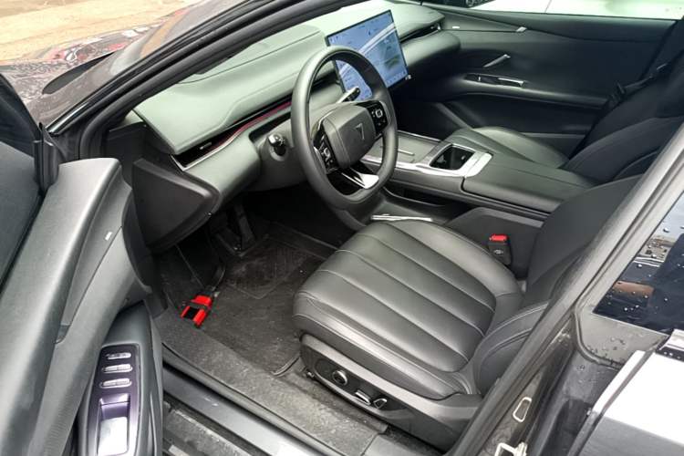 Used Deepal L07 2024 230Max Range-Extended Version Driver Seat
