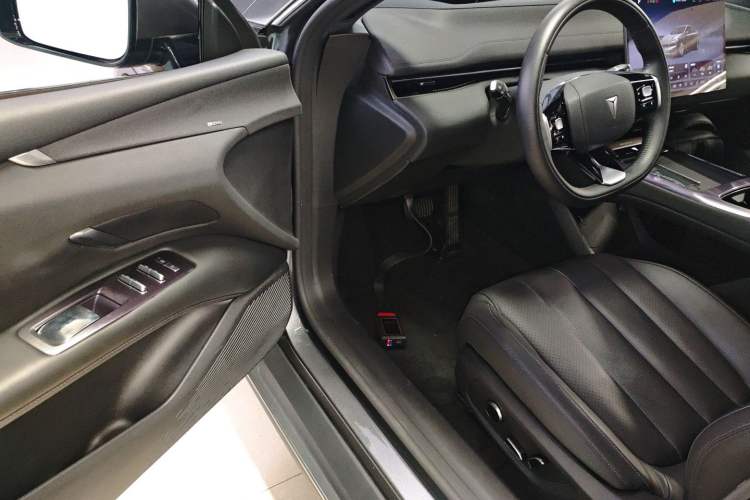 Used Deepal L07 2024 230Max Qiankun Intelligent Driving ADS SE Range-Extended Version Driver Seat