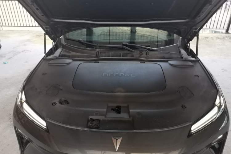 Used Deepal L07 2024 230Max Range-Extended Version Engine Bay