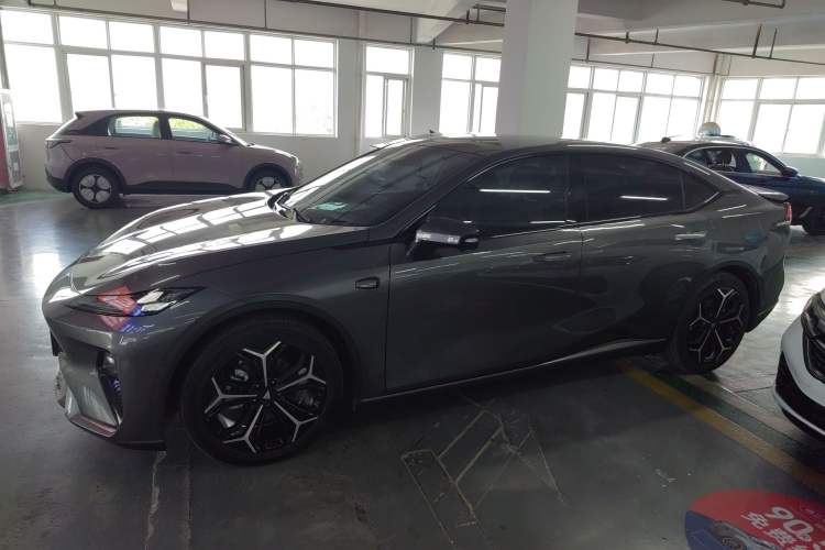 Used Deepal L07 2024 230Max Range-Extended Version Exterior 3