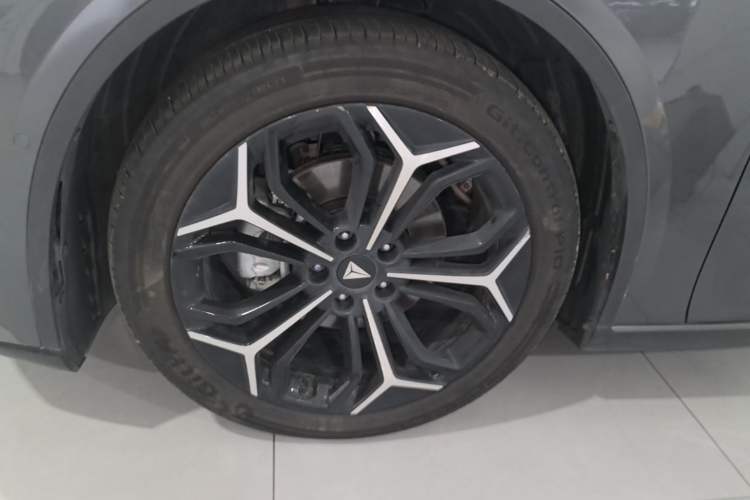 Used Deepal L07 2024 230Max Range-Extended Version Exterior 4