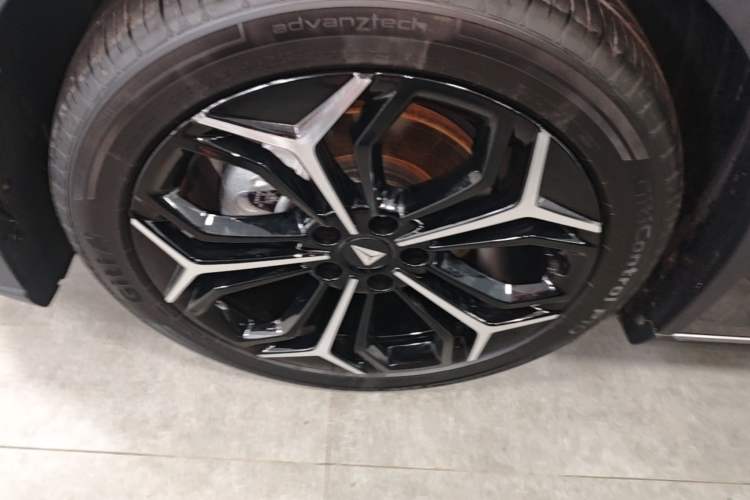 Used Deepal L07 2024 230Max Qiankun Intelligent Driving ADS SE Range-Extended Version Exterior 4