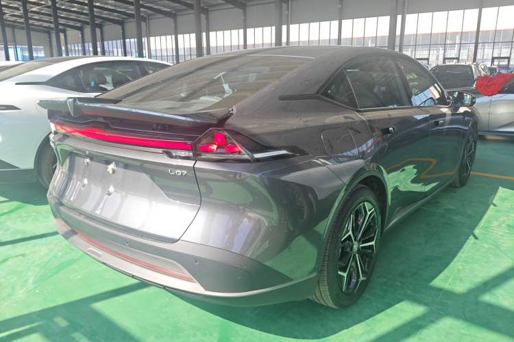 Used Deepal L07 2024 230Max Qiankun Intelligent Driving ADS SE Range-Extended Version Exterior 5