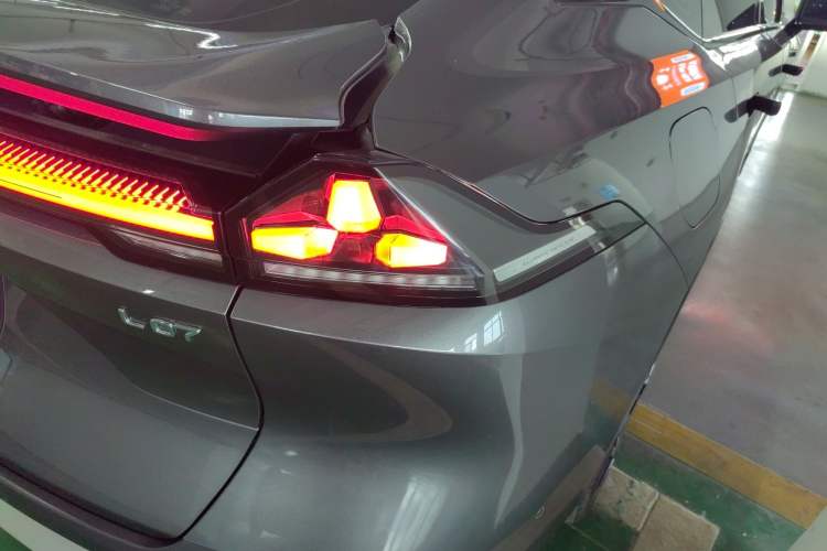 Used Deepal L07 2024 230Max Range-Extended Version Exterior 6