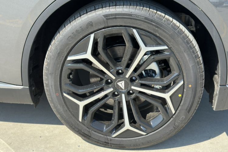 Used Deepal L07 2024 230Max Qiankun Intelligent Driving ADS SE Range-Extended Version Exterior 8