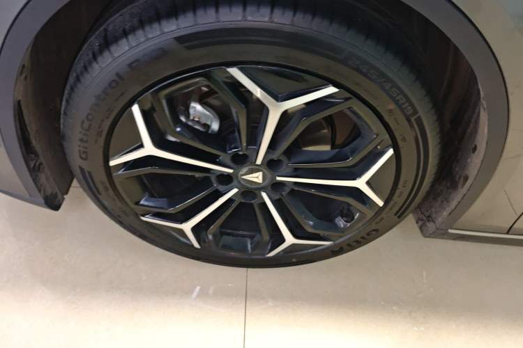 Used Deepal L07 2024 230Max Qiankun Intelligent Driving ADS SE Range-Extended Version Left Front Wheel Hub